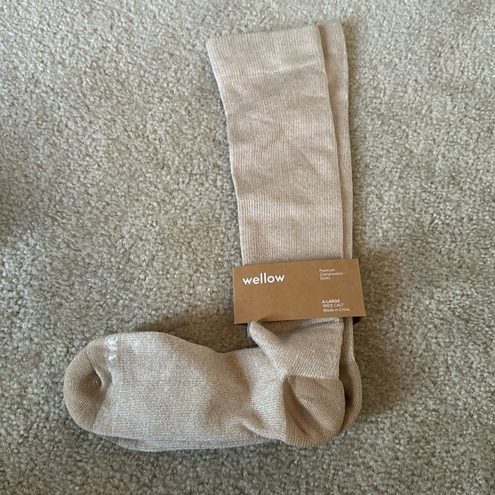 NWT- Wellow Compression Socks Sixe XL Wide Calf